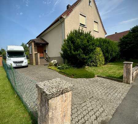 Solides Haus in Toplage auf sehr großem Grundstück