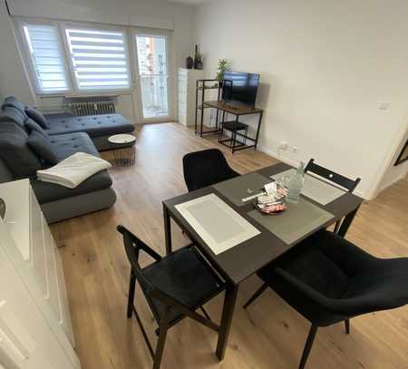 Vollständig renovierte 4-Raum-Wohnung mit Balkon und Einbauküche in Friedrichshafen