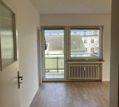 Stilvolle 1-Raum-DG-Wohnung mit Balkon in Bonn