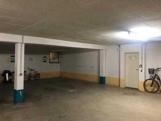 Sehr gut gelegener Tiefgaragenstellplatz in gepflegtem Mehrfamilienhaus zu vermieten