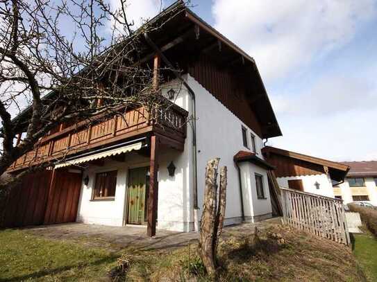 Doppelhaushälfte mit 199 m² Wohn-/Nutzfläche, 6 Zimmer, Balkon mit Bergblick nähe Chiemsee