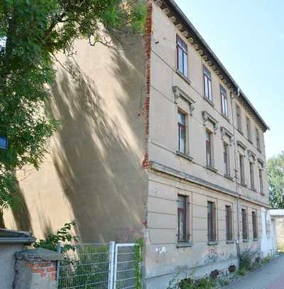 Renovierungsbedürftiges Mehrfamilienhaus mit großem Potenzial!