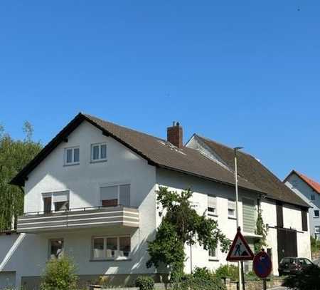 Zweifamlienhaus u. Scheune+Halle, Ortsmitte, Balkon, Stadtbusanbindung, Mehrgenerationen