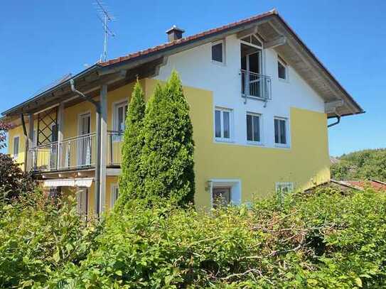 Attraktive Haushälfte mit schönem Garten in sonniger Ortsrandlage/nur 3 km vom Chiemsee entfernt