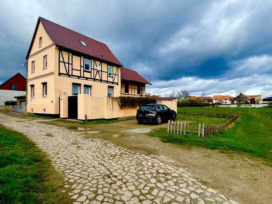 Einfamilienhaus mit Scheune auf abgeschlossenem Hofgrundstück und Garten!