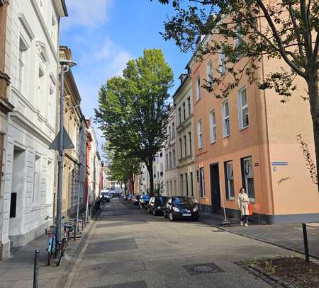 Maklerfreies Hochpaterrenwohnungl im Herzen von Köln-Nippes, mit Hof und Gartenfläche