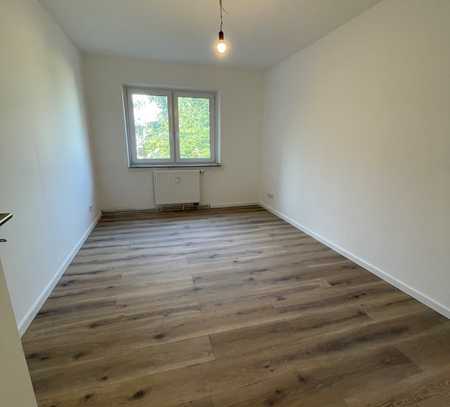 Souterainwohnung, 2-Zimmer, Küche, Diele, Bad, Balkon in Mülheim a.d.Ruhr