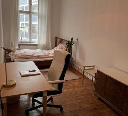 PENDLER Sehr gut gelegenes ruhiges Zimmer in Charlottenburger Altbau