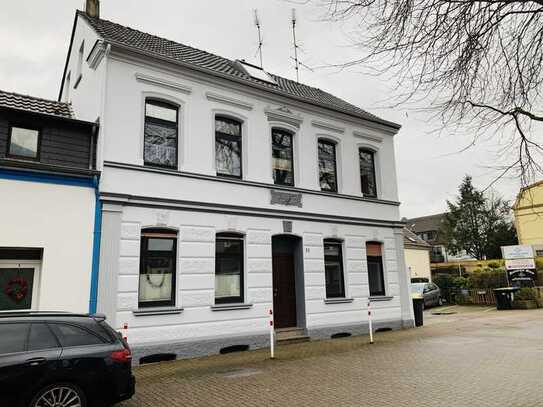 Möblierte Dachgeschosswohnung