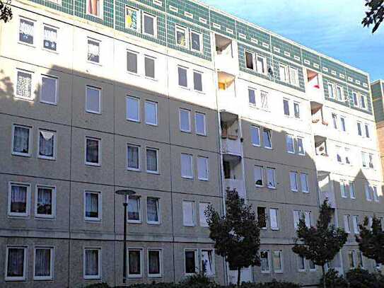 Wir sanieren diese 3-Raum-Wohnung mit Balkon und super Anbildung!
