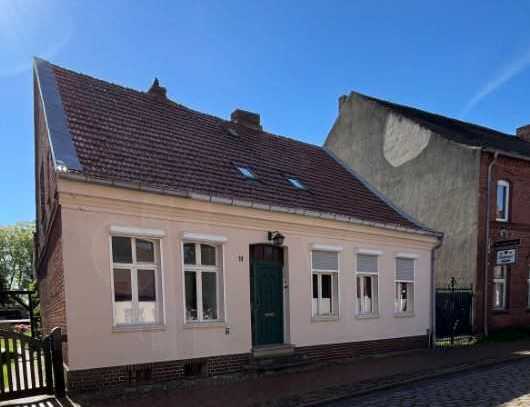 Historisches Stadthaus mit viel Platz, Potenzial und großem Grundstück