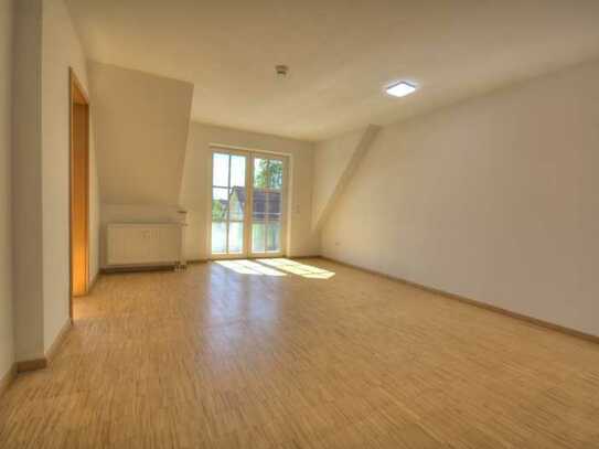 Provisionsfrei! Exklusive 3-Zimmer-DG-Wohnung mit Balkon in Meitingen