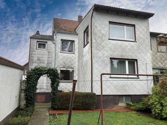 Geräumiges Ein- bis Zweifamilienhaus mit Garten