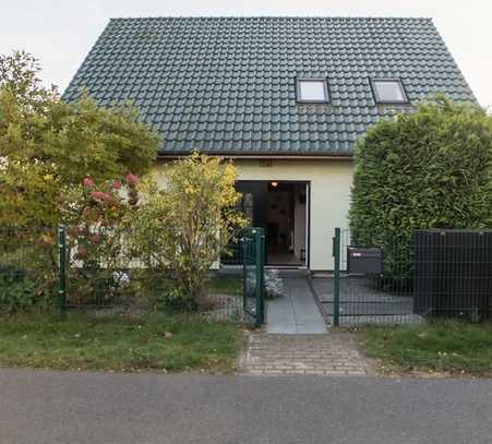 HOMESK - Idyllisches Einfamilienhaus mit großem Garten und überdachter Terrasse in Hennigsdorf