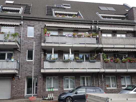 Exklusive, modernisierte 2,5-Zimmer-Maisonette-Wohnung mit Balkon und Einbauküche in Düsseldorf