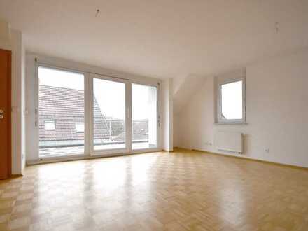 Moderne und lichtdurchflutete 3½ Zimmer-Maisonette-Wohnung mit herrlicher Aussicht auf den Rechberg!