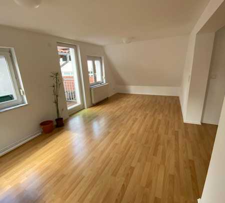 Helle 2,5-Zimmer-Wohnung mit Terrasse und Einbauküche in Benningen am Neckar