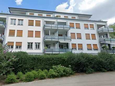Moderne, geräumige und gut geschnittene 2-Zimmer-Loft-Wohnung mit großem Balkon und EBK in Augsburg