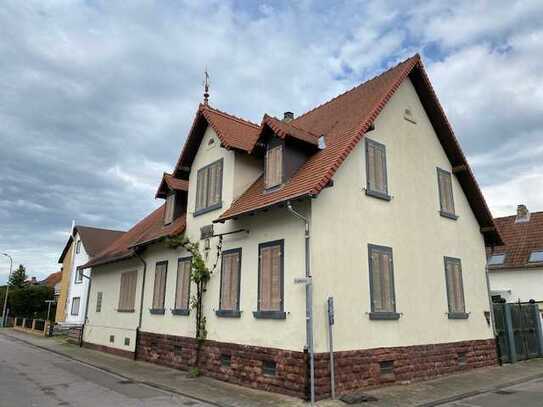 Gelegenheit: Massives Ein-Zweifamilienhaus im Herzen von Römerberg/Berghausen