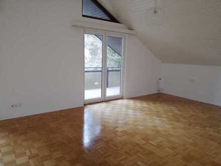 Sonnige 3-Zimmer Wohnung mit Balkon, Keller und Garage