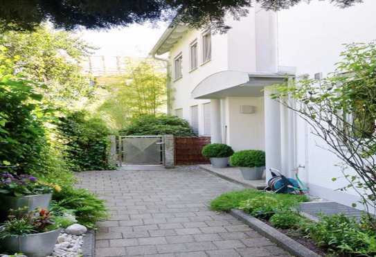 Top renovierte 4-Zimmer Gartenwohnung auf 2 Etagen, Altperlach 2 Min. zum Pfanzeltplatz