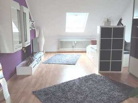 Geräumige Dachgeschosswohnung mit zwei Zimmern zur Miete in Frankenthal (Pfalz)