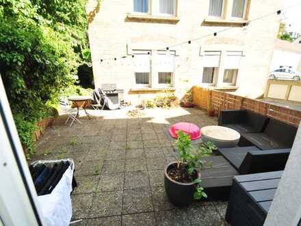 ++ 2 Zi. Whg. im 1. OG ab 01.08. frei + mit großer Terrasse - EBK, Bad mit Fenster - Parkettboden ++
