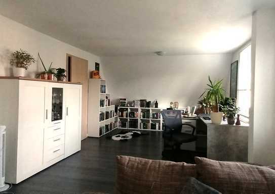 Schöne 2,5-Zi.-DG-Wohnung nähe Stadtgarten