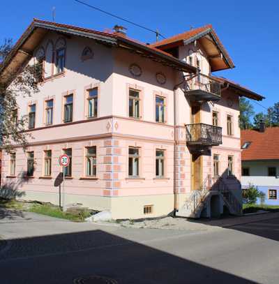 Erstbezug nach Sanierung: Schöne 4-Zimmer-Hochparterre-Wohnung mit geh. Innenausstattung