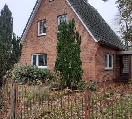 Einfamilienhaus mit Anbau und Garage in Kiebitzreihe