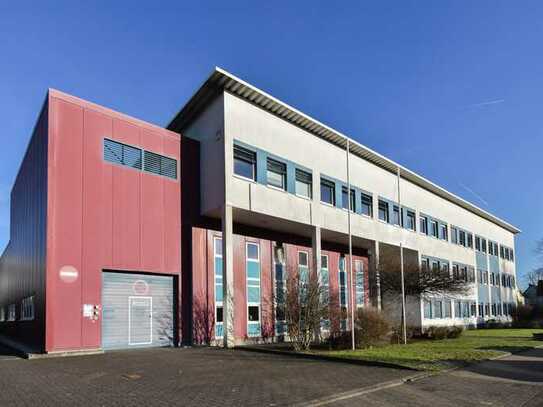 Großzügiger Bürokomplex mit Lagerflächen auf drei Etagen in Leverkusen Manfort.