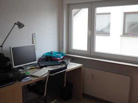 Gepflegte DG-Wohnung mit drei Zimmern in Leinfelden-Echterdingen