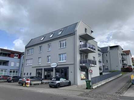 Neuwertige Dachgeschosswohnung für Kapitalanleger