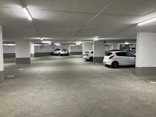 Private Tiefgaragenstellplätze - auch für Oldtimer, Saisonauto, etc. zu vermieten