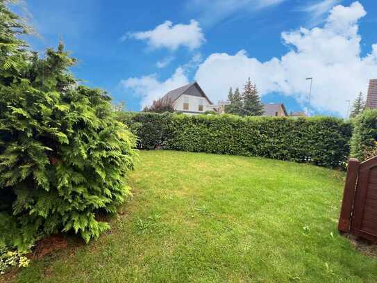 Sofort bezugsfrei !! Schönes Reihenendhaus mit Garten und Garage