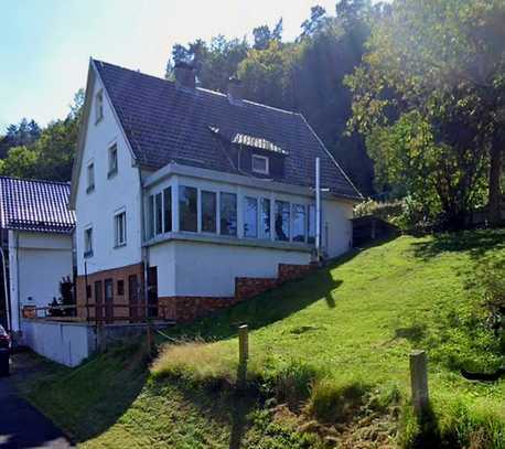 Einfamilienhaus mit Wintergarten am Waldrand. Traumausblick in die Natur !!!