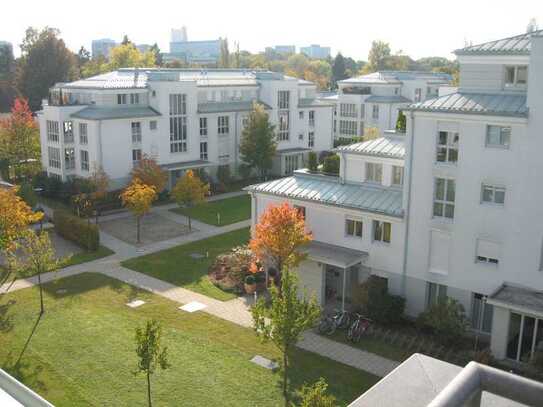 Helle 3-Zi-DG-Wohnung mit Süd-West Balkon und EBK