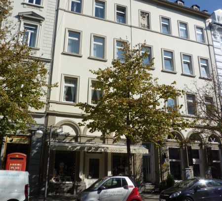 Taunusstraße, sanierter Altbau, 4 Zimmer, Küche, Bad