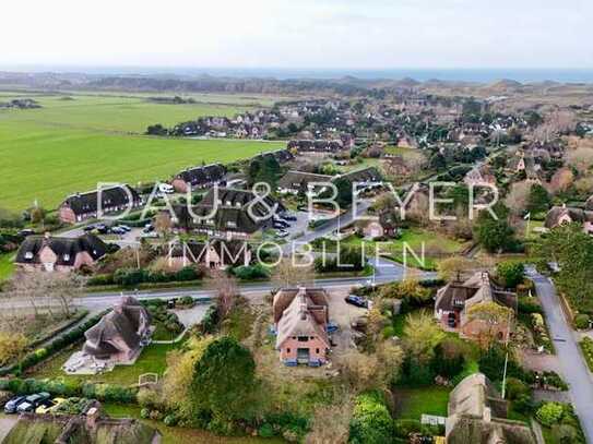 Kampen: Luxuriöses Ferienhaus unter Reet (Haus Ost)