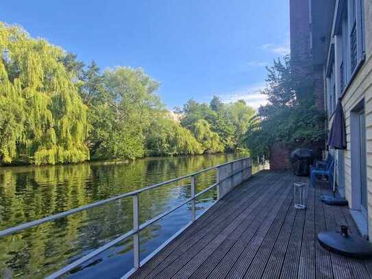 Von der Terrasse direkt auf`s Wasser - mit workin'up Büroflächen in Uhlenhorst mieten.