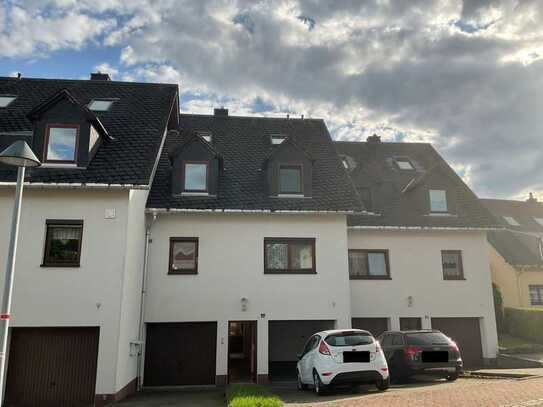 Charmante DG-Maisonette mit Renovierungsbedarf – perfekt für eine liebevolle Familie zum Wohlfühlen!