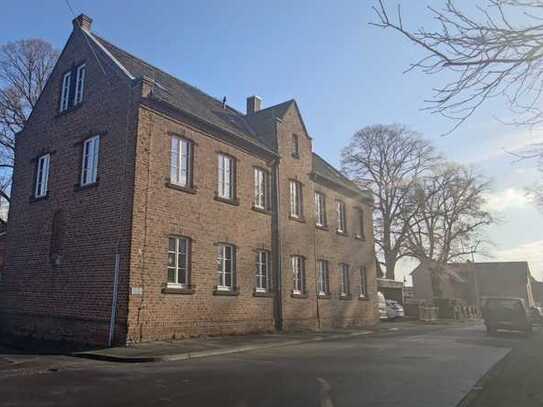 Dachgeschosswohnung in der alten Dorfschule in Bornheim-Sechtem