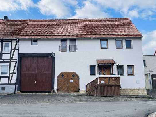 Modern geschnittene DHH mit Terrasse und Garten in Grebenstein-Udenhausen