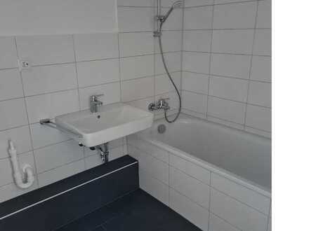 Wohnung sucht Familie, 4-Zimmer-Wohnung mit Balkon