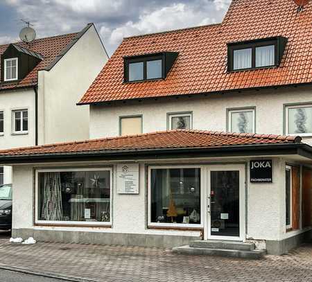 Herrliche 3 Zimmer DG Wohnung mit EBK, Dachterrasse, separatem Speisezimmer und großem Dachspitz