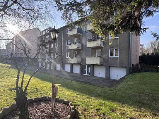 *GROßZÜGIGE ERDGESCHOSSWOHNUNG MIT EIGENEM GARTEN*