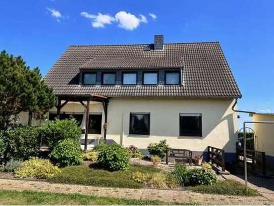 Gepflegte 4-Raum-Wohnung in Stommelerbusch (Pulheim) mit Blick ins Grüne.