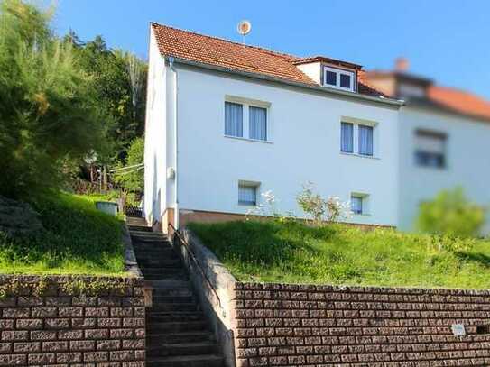 Doppelhaushälfte mit Weitblick in Waldrandlage von Unterbreizbach