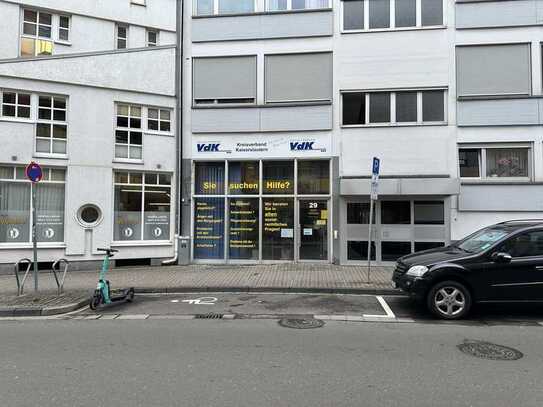 Zweigeschossige Bürofläche mit Schaufenster!