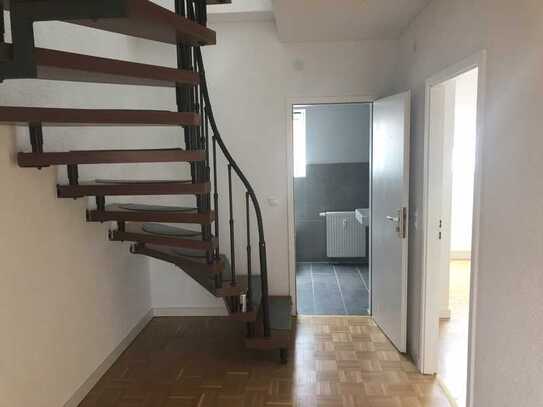 **Exklusive, frisch renovierte Maisonette-Wohnung in ruhiger Lage – Sofort verfügbar**